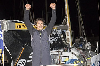 Solitaire URGO Le Figaro Communiqué Arrivée deuxième étape: Sébastien Simon, c’est tout bon !  @LaSolitaire2018 @Smartrezo @Tvlocale