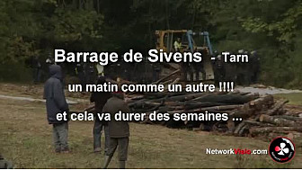 Barrage de Sivens Tarn :  un jour comme un autre ..... Zadistes et Gendarmes Mobiles s'affrontent au quotidien .... @Networkvisio