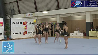 Gymnastique GR Trophée Fédéral A toutes catégories : l'ensemble de l'Etoile Gymnique de Colomiers durant la compétiton régionale à Toulouse