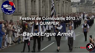 Fêtes de Cornouaille 2013 à Quimper le Bagad Ergue Armel suivi du Cercle Celtique du Moulin Vert