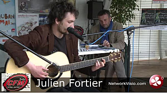 Julien Fortier en live et au micro de CFM Radio lors du festival Alors chante